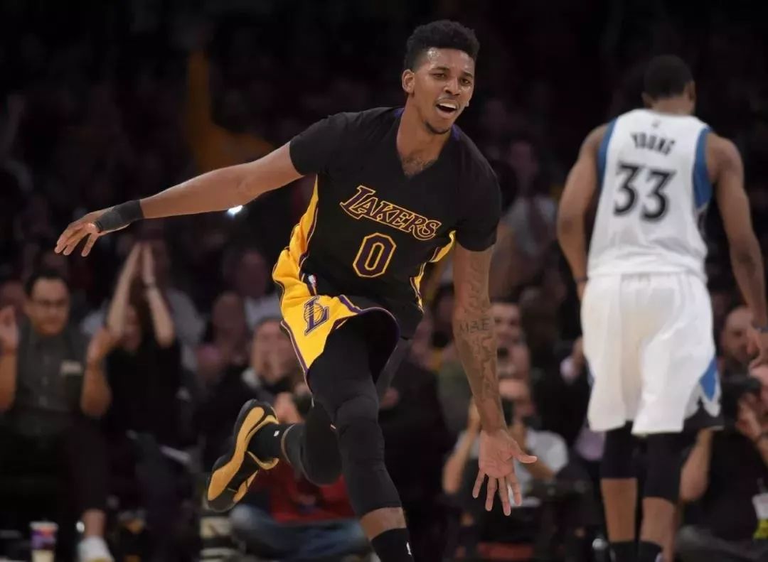 意天空：罗马已就齐尔克泽与曼联谈判，双方每天都在进行对话（意天空：罗马与曼联就齐尔克泽展开谈判，双方保持每日沟通）