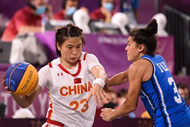 T1引援HLE上单与GEN下路，新赛季阵容引关注（T1补强：HLE上路与GEN下路加盟，新赛季阵容成焦点）