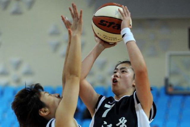 半场战报：摩纳哥2-1帕福斯，南野拓实、巴洛贡破门（半场速递：摩纳哥2-1领先帕福斯，南野拓实、巴洛贡建功）