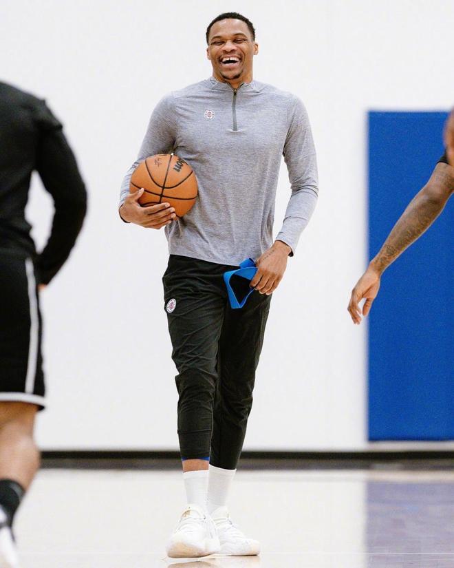 球迷愤怒的不只是输球（球迷的怒火不止源于败北）