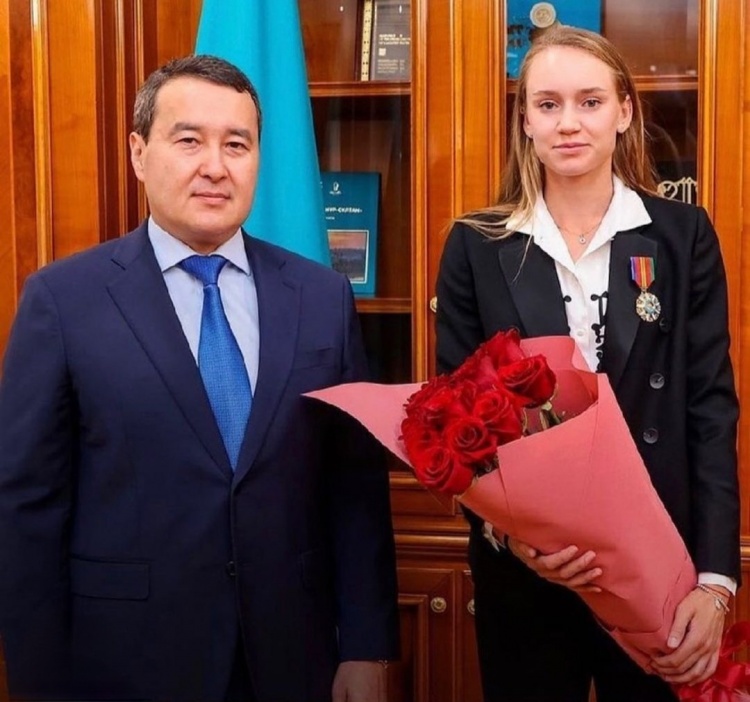 他在每场比 他在每场比